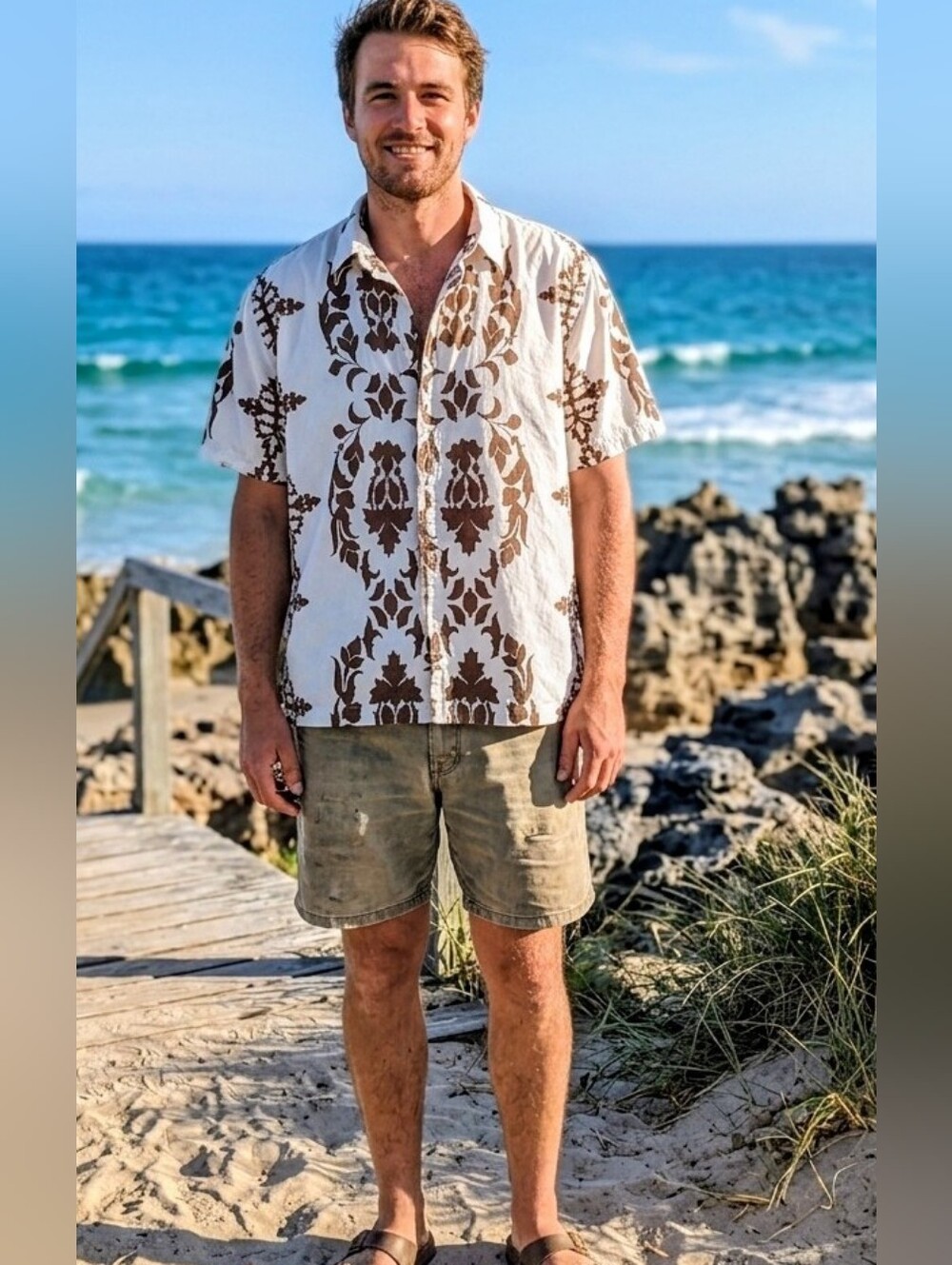 Old Navy Men’s XXL Short Sleeve Button Down Shirt - Damask Print - EUC